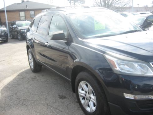 Used 2015 Chevrolet Traverse LS image 3