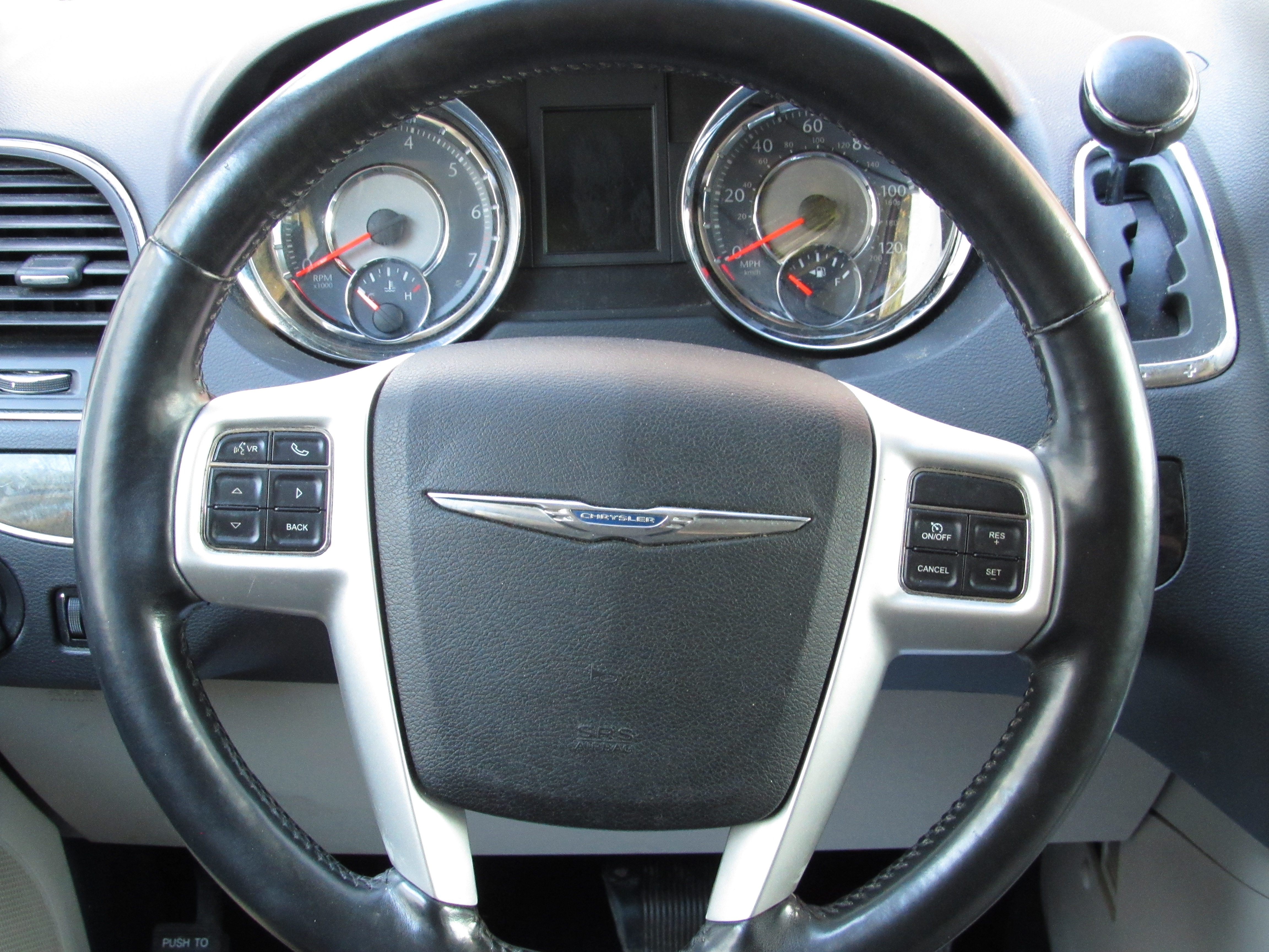 Used 2015 Chrysler Town & Country Touring FWD image 22