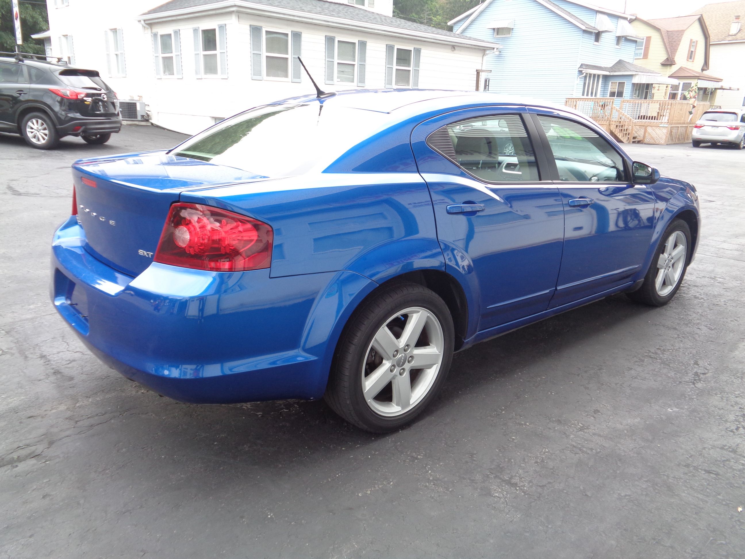 Used 2013 Dodge Avenger SXT FWD image 2