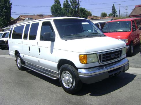 Used 2007 Ford E-350 and Econoline 350 Extended Wagon Super Duty RWD image 4
