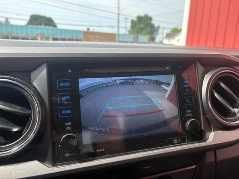 Used 2017 Toyota Tacoma 4x4 Access Cab image 15
