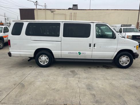 Used 2001 Ford E-350 and Econoline 350 Club Wagon image 5