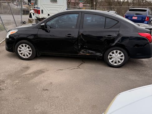 Used 2016 Nissan Versa image 2