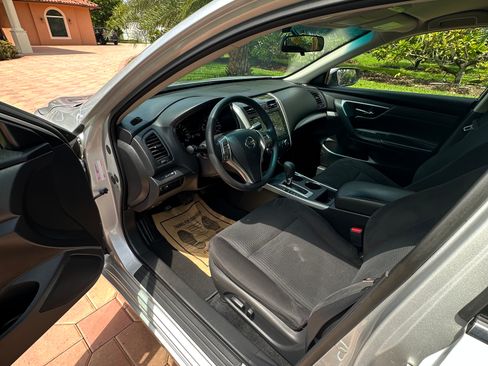 Used 2015 Nissan Altima SV FWD image 7