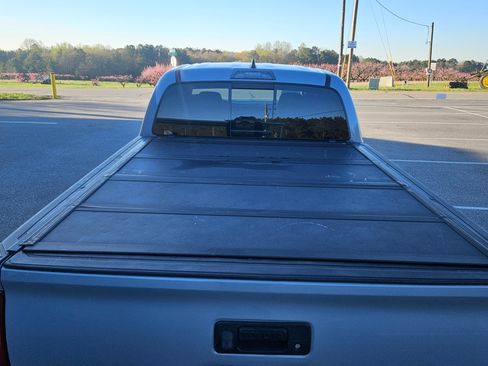 Used 2019 Toyota Tacoma image 4