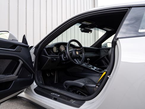 Used 2022 Porsche 911 GT3 image 14