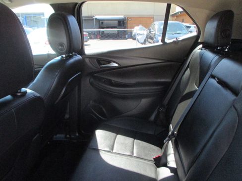 Used 2022 Buick Encore GX Essence FWD image 9