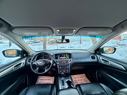 Used 2019 Nissan Pathfinder SL image 11