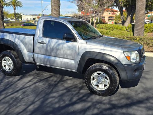 Used 2011 Toyota Tacoma Off-Road image 30