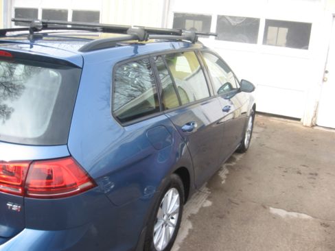 Used 2015 Volkswagen Golf S image 4