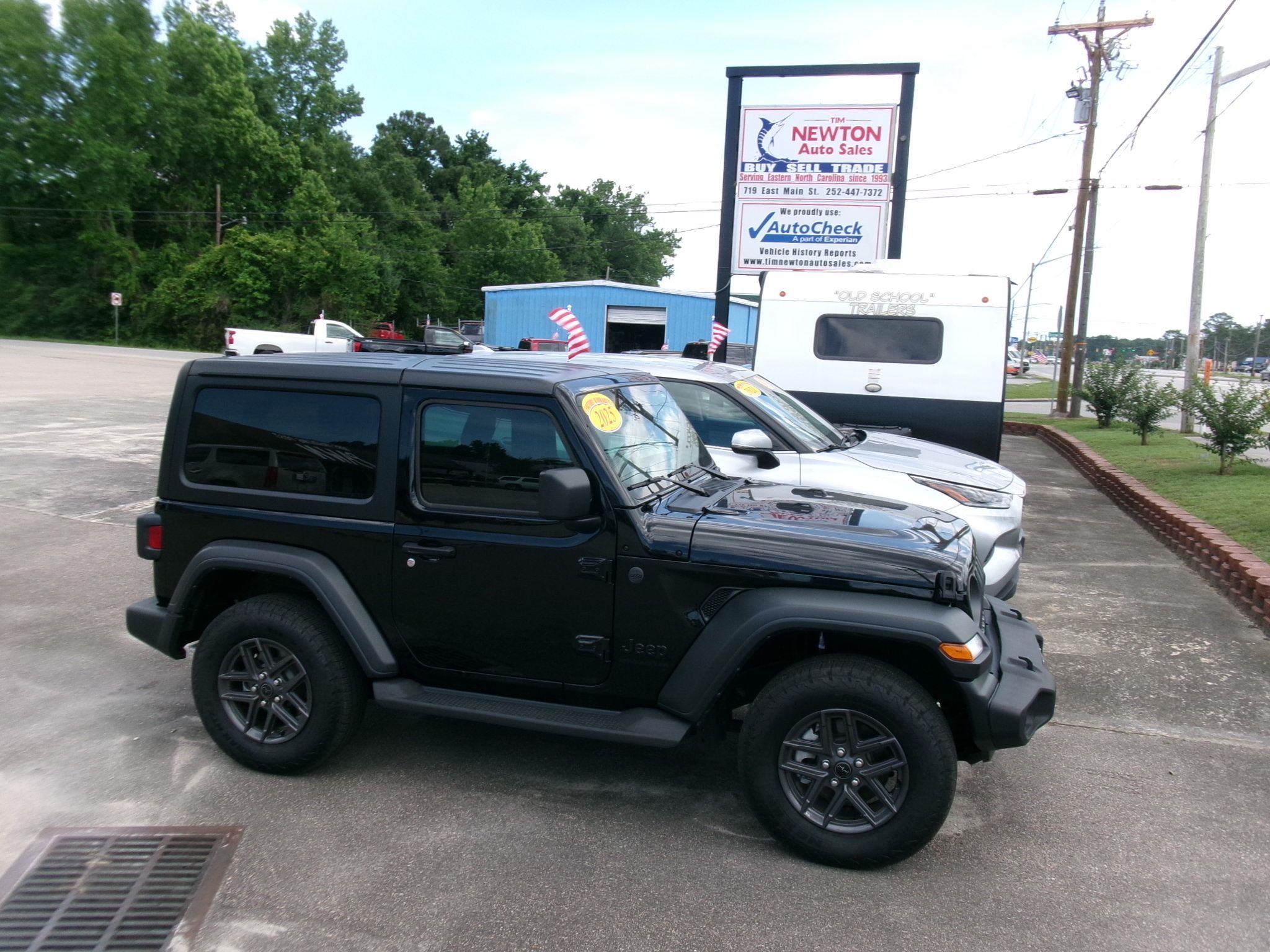 Used 2025 Jeep Wrangler 4WD Sport image 1