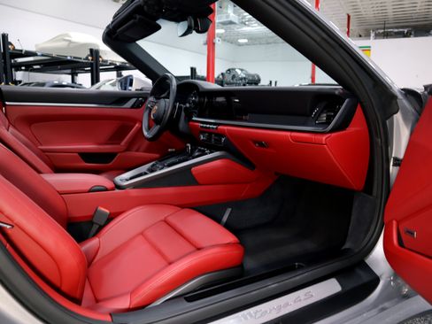 Used 2021 Porsche 911 Targa 4S image 32