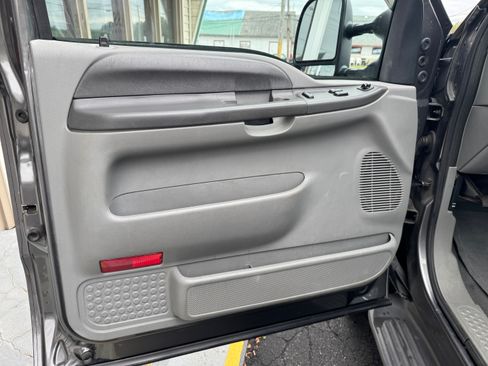 Used 2004 Ford F250 4x4 Regular Cab Super Duty image 10