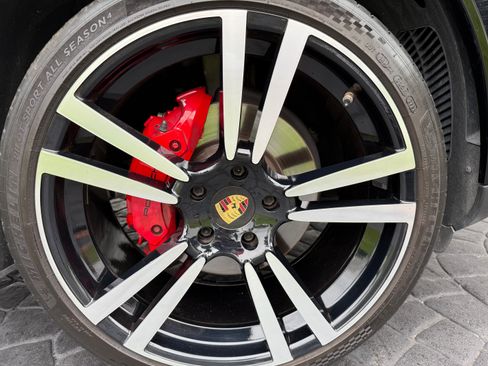 Used 2020 Porsche Cayenne image 13