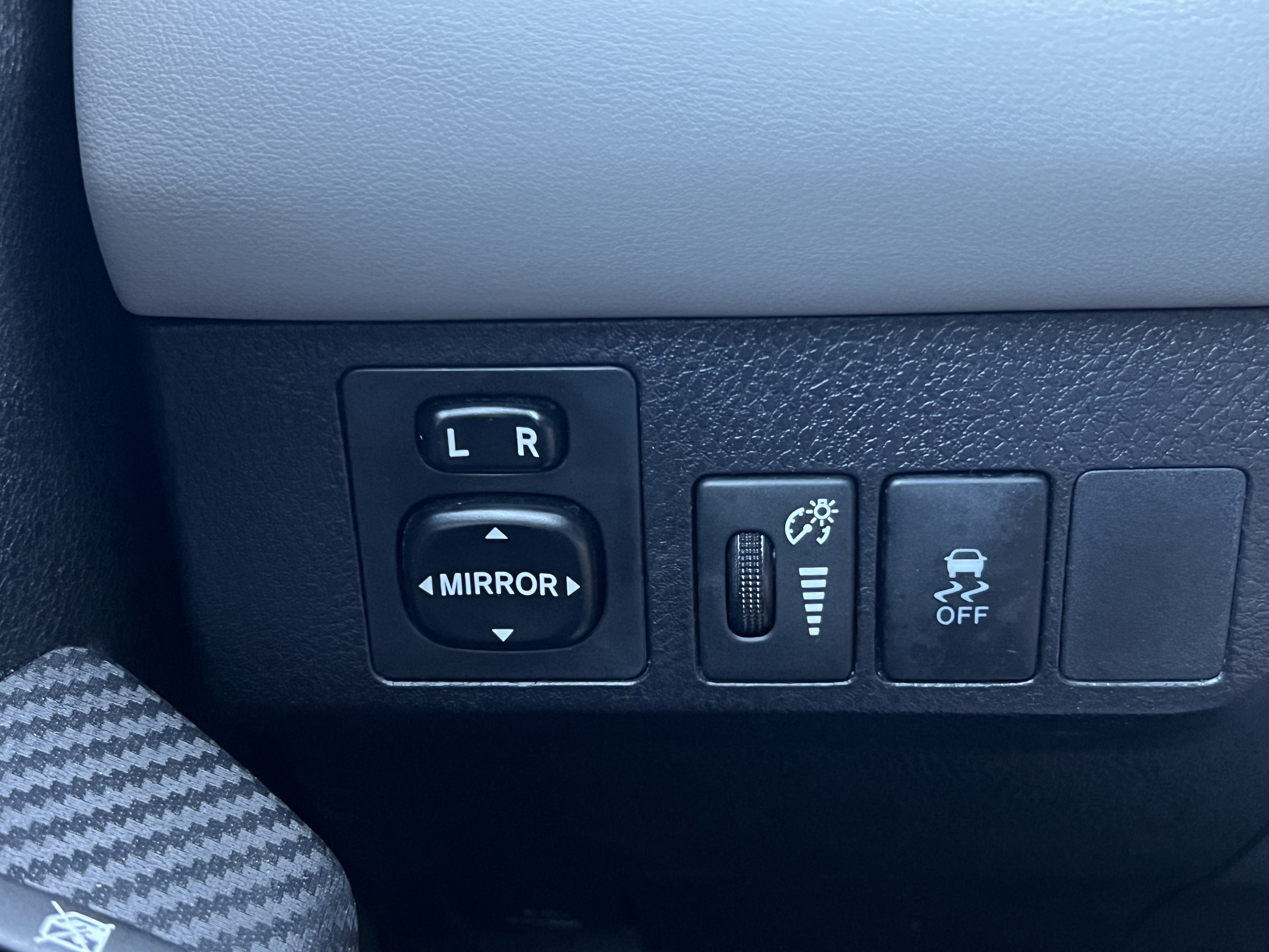 Used 2015 Toyota RAV4 AWD XLE image 15