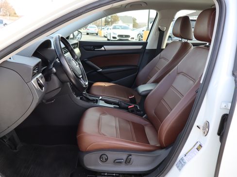 Used 2020 Volkswagen Passat 2.0T SE image 11