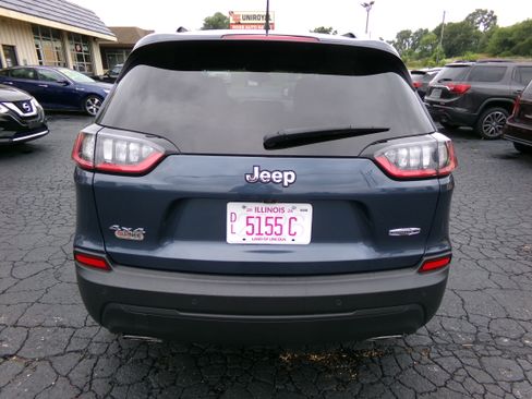 Used 2021 Jeep Cherokee 4WD Latitude Lux image 4