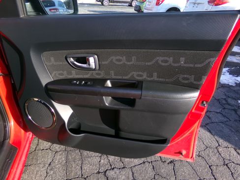 Used 2013 Kia Soul + image 13
