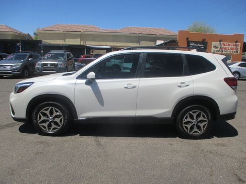 Used 2021 Subaru Forester Premium AWD/4WD image 2