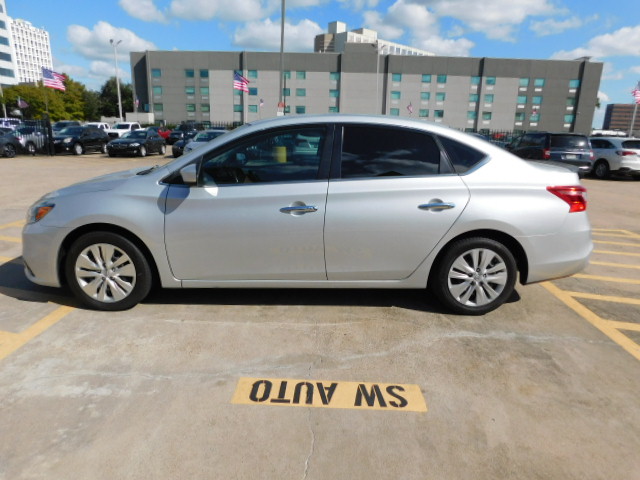 Used 2018 Nissan Sentra S FWD image 5