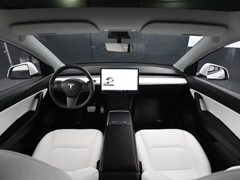 Used 2021 Tesla Model Y Performance image 18