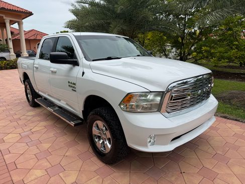 Used 2021 RAM 1500 4x4 Crew Cab Classic SLT image 2
