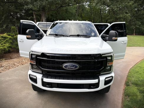 Used 2022 Ford F250 4x4 Crew Cab Super Duty image 2