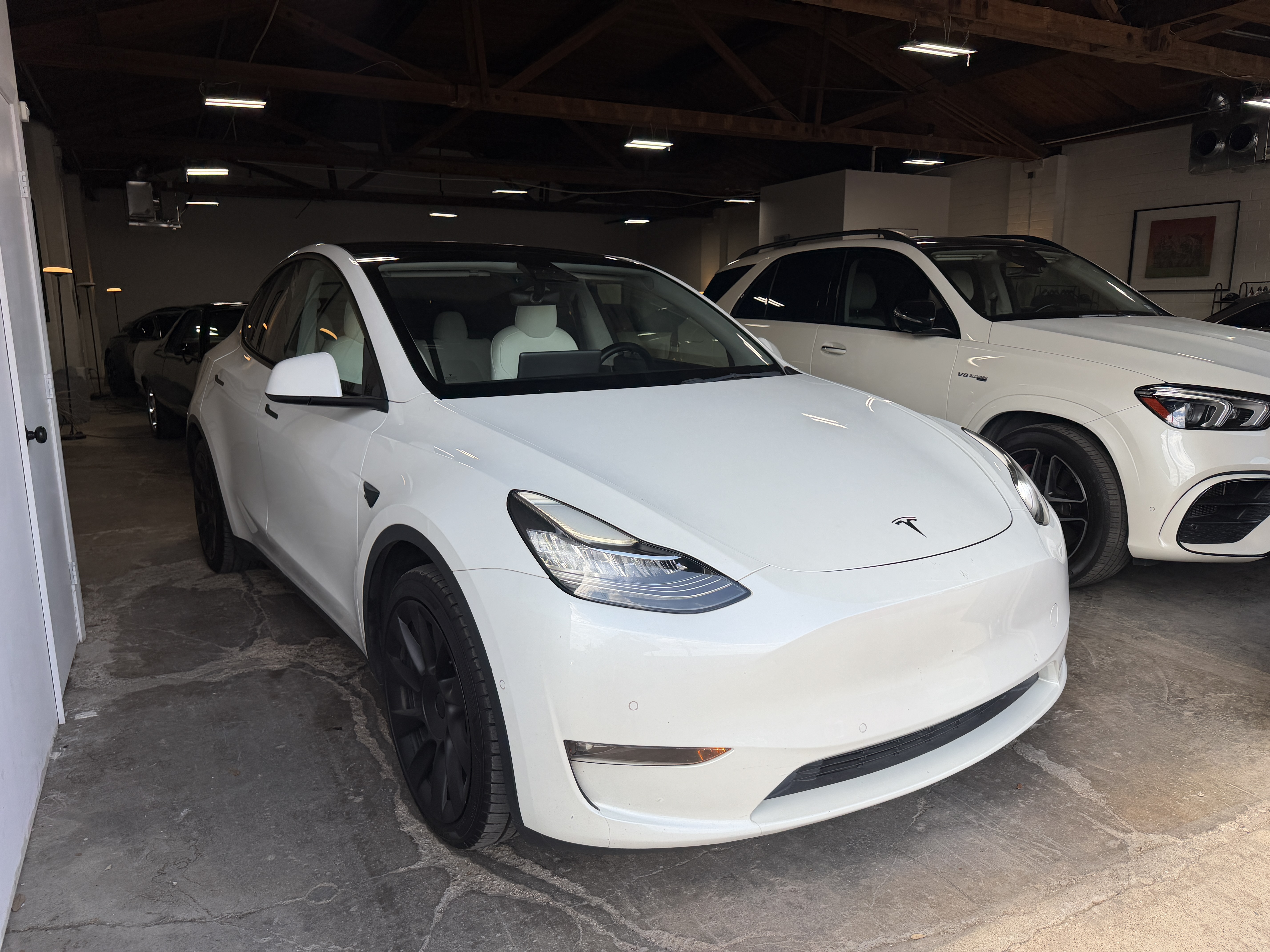 Used 2021 Tesla Model Y AWD image 1