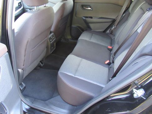 Used 2021 Nissan Rogue SV image 18