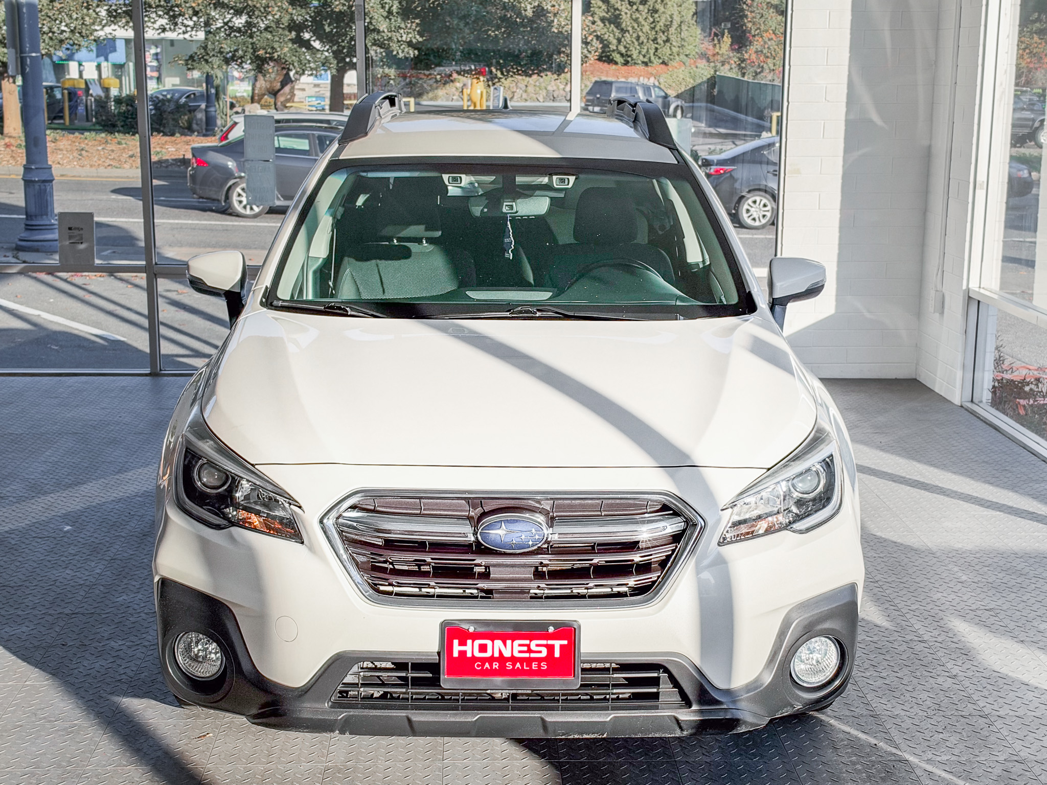 Used 2018 Subaru Outback 2.5i Premium AWD/4WD image 2