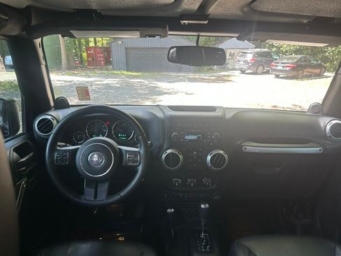 Used 2013 Jeep Wrangler 4WD Unlimited Sahara image 17