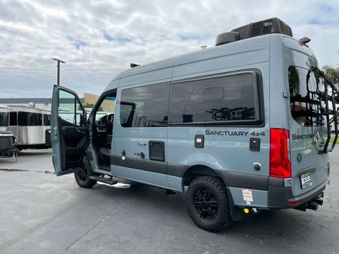 Used 2021 Mercedes-Benz Sprinter 4500 image 11