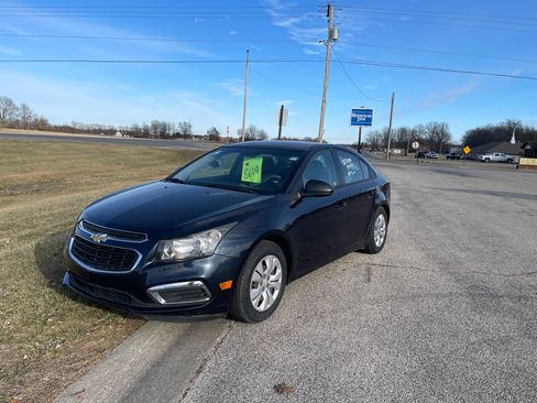 Used 2016 Chevrolet Cruze LS image 1