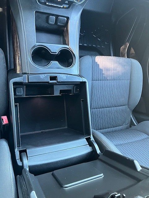 Used 2018 Chevrolet Tahoe AWD/4WD image 38