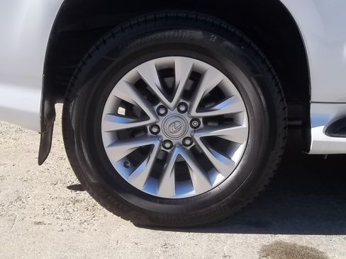 Used 2017 Lexus GX 460 Premium image 16