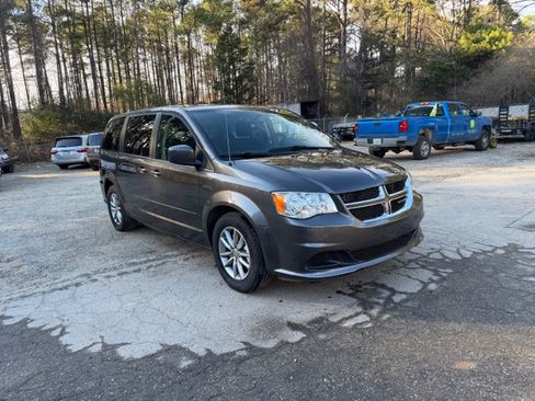 Used 2016 Dodge Grand Caravan image 2