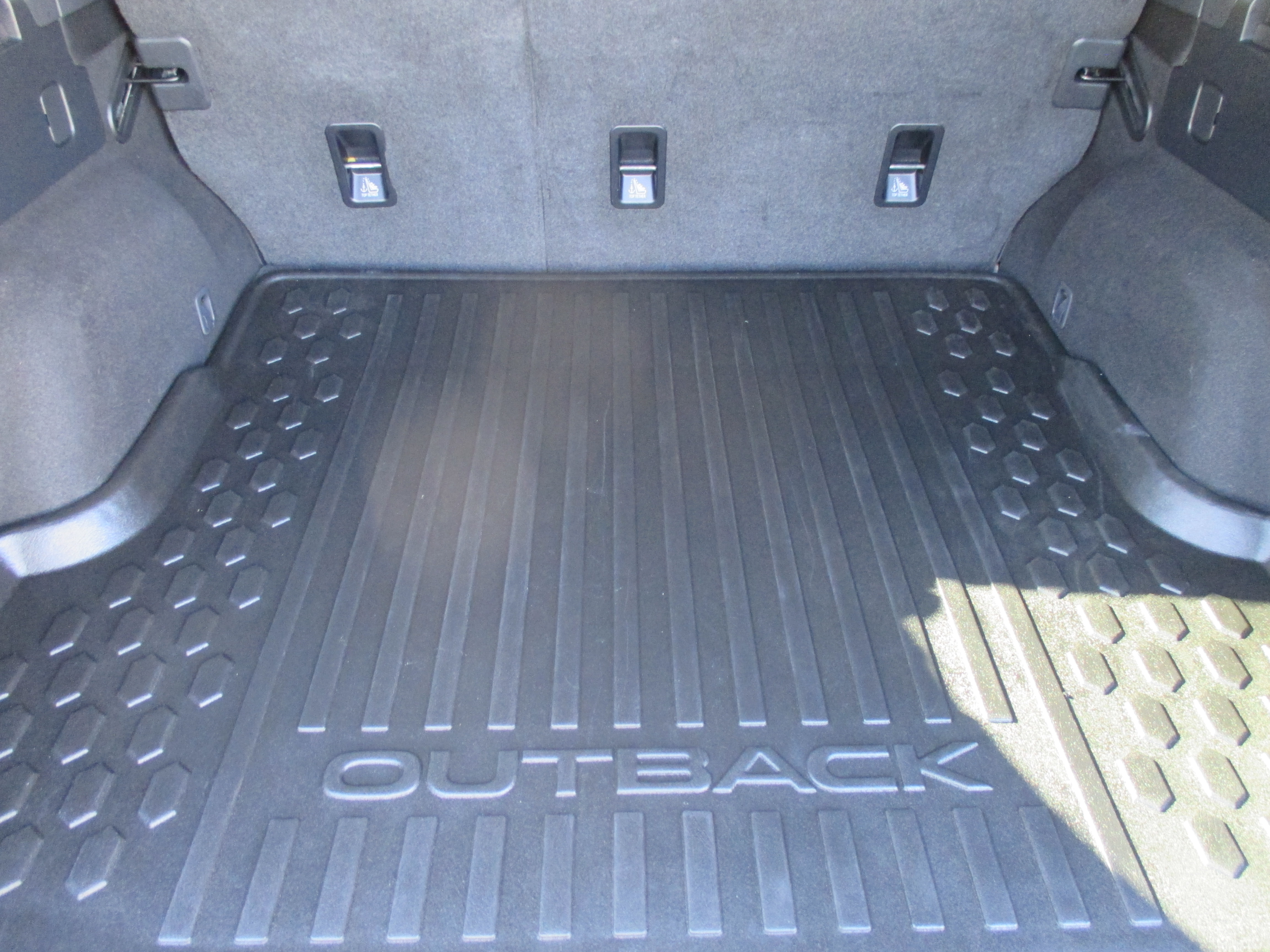 Used 2020 Subaru Outback Premium Wagon 4D AWD/4WD image 15