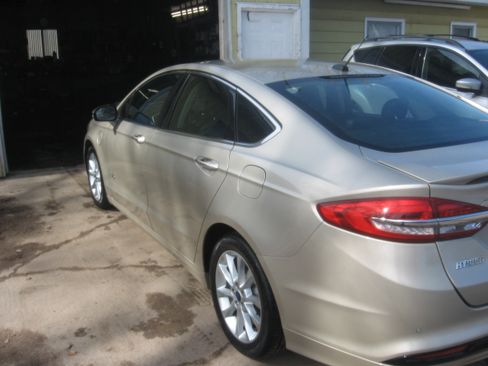 Used 2017 Ford Fusion Energi image 6