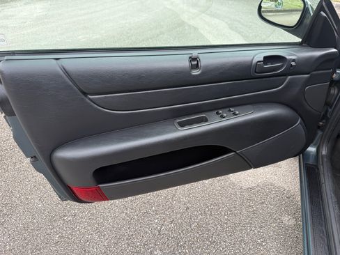 Used 2005 Chrysler Sebring Touring image 58