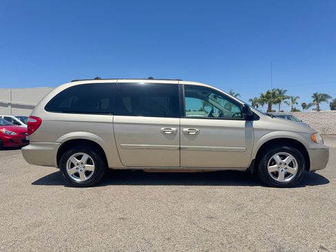 Used 2005 Dodge Grand Caravan SXT FWD image 10