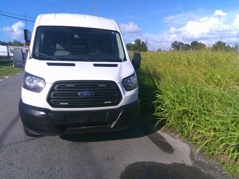 Used 2019 Ford Transit 250 XL image 7