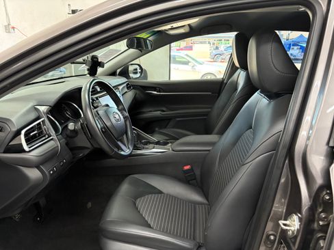 Used 2018 Toyota Camry SE Sedan FWD image 10