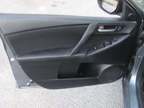 Used 2013 MAZDA MAZDA3 i Touring image 10