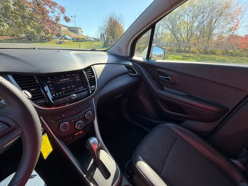 Used 2022 Chevrolet Trax LT image 21
