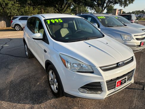Used 2015 Ford Escape FWD SE image 1