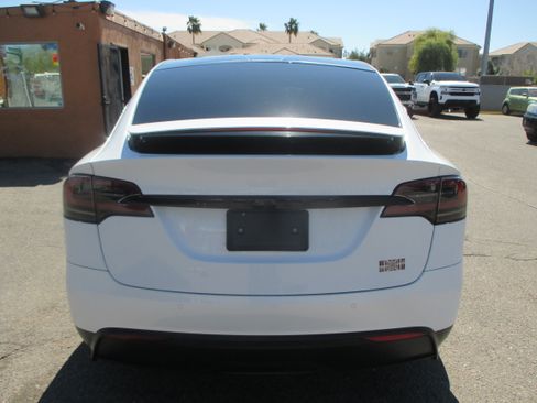 Used 2022 Tesla Model X Plaid image 6