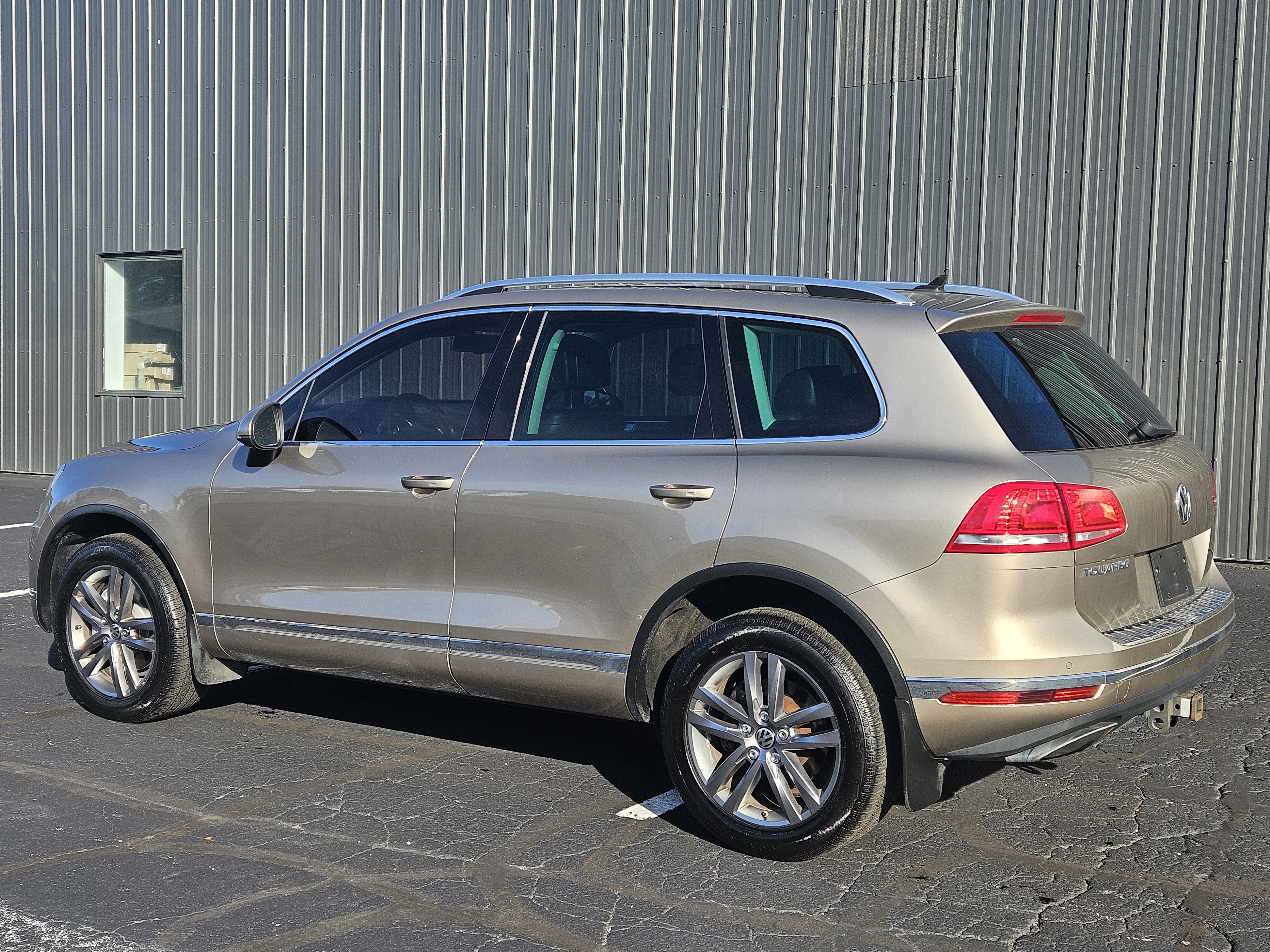 Used 2015 Volkswagen Touareg VR6 AWD/4WD image 3