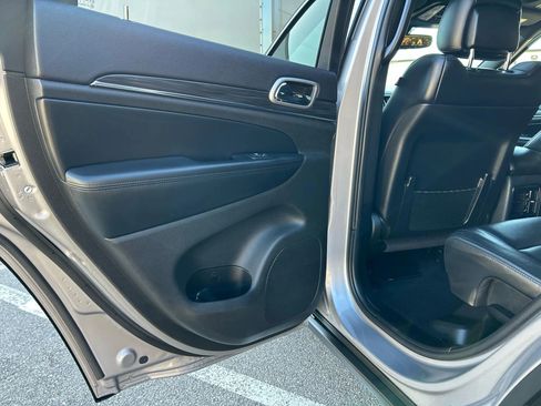 Used 2019 Jeep Grand Cherokee Limited image 31