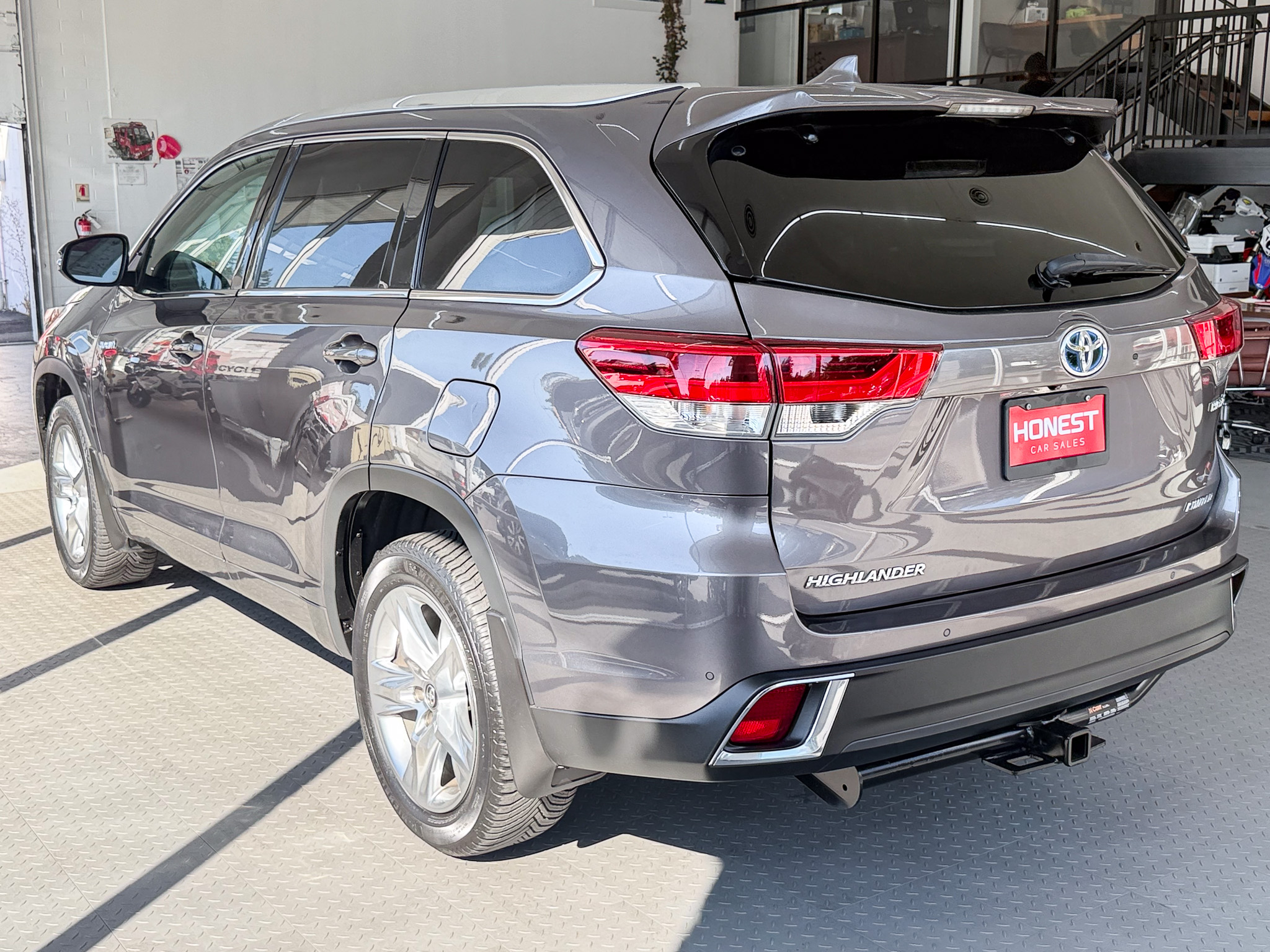 Used 2019 Toyota Highlander AWD Hybrid image 6