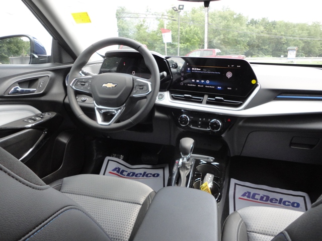Used 2024 Chevrolet Trax LT FWD image 10